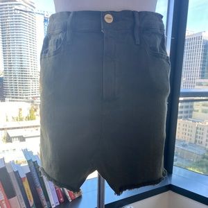 FRAME DENIM DENIM MINI SKIRT. SIZE 28 INCHES.